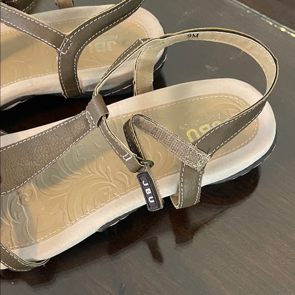 JBU Women's Brown T-Strap Casual Comfort Sandals - Picture 4 of 8